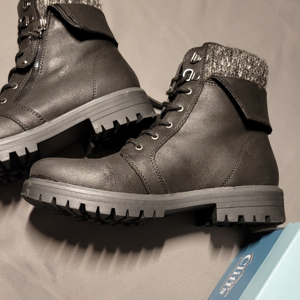 NIB Cliffs By White Mountain Stylish Black Ankle Boots - Picture 4 of 7